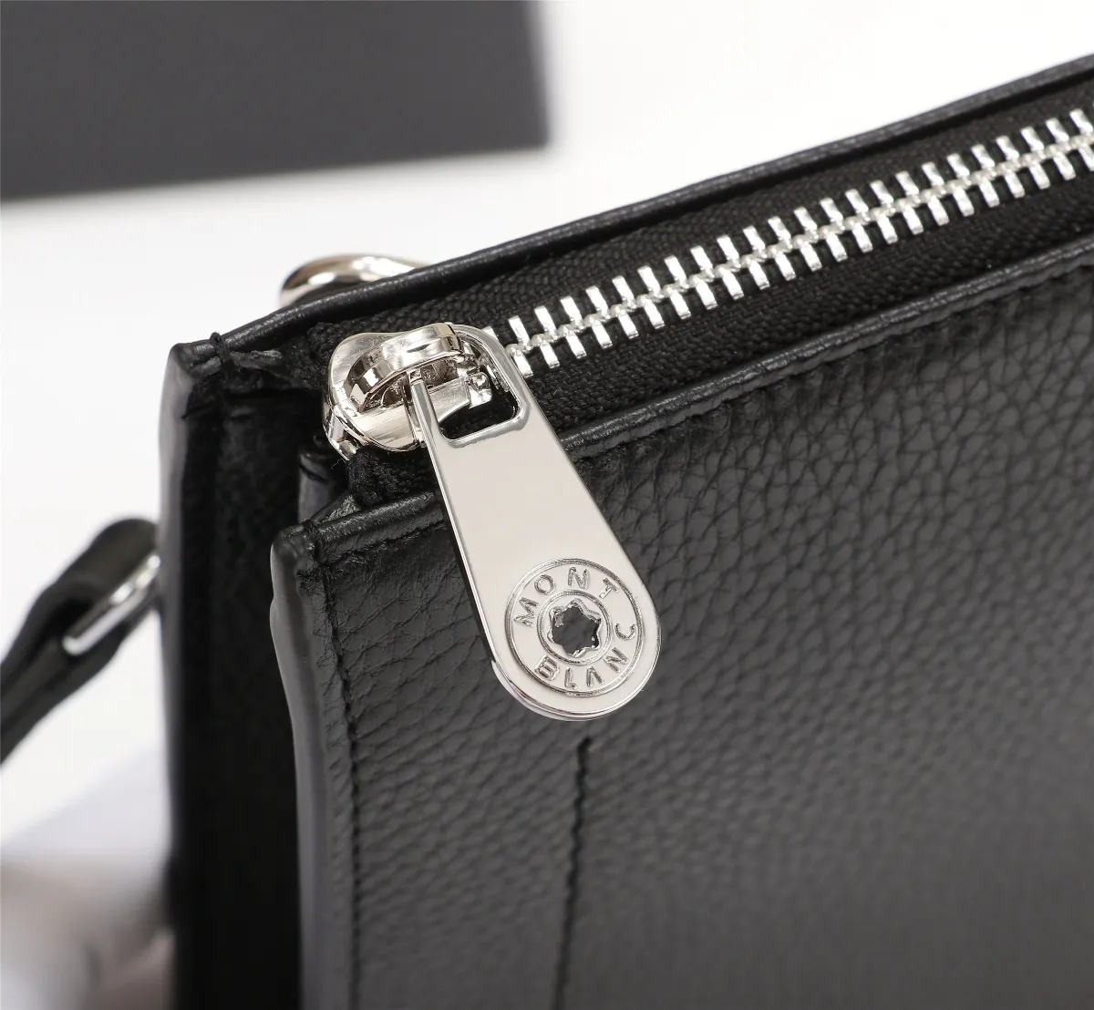 1109 Handbag Medium Leather view 4
