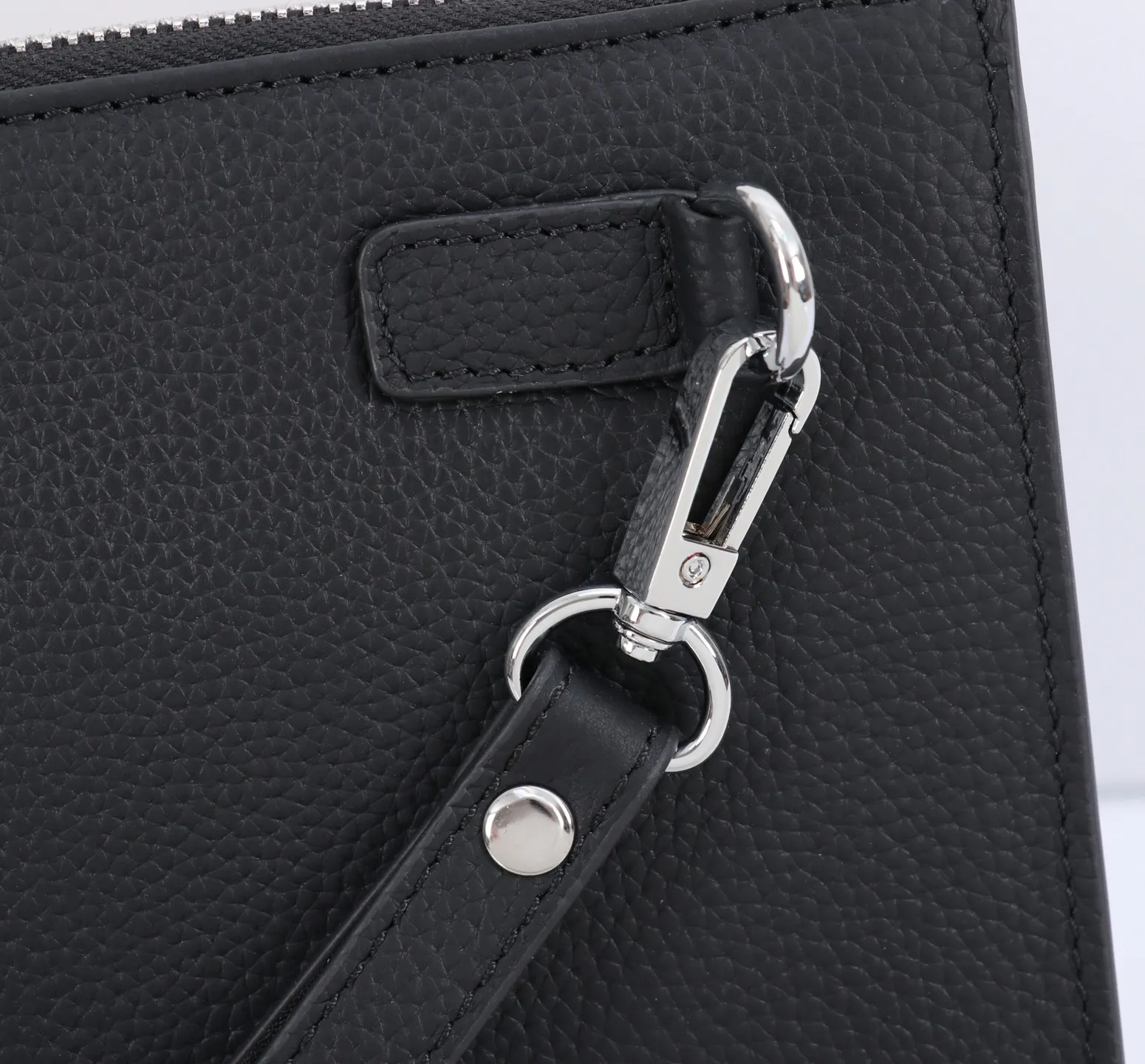 1109 Leather Card Slot Bag view 6