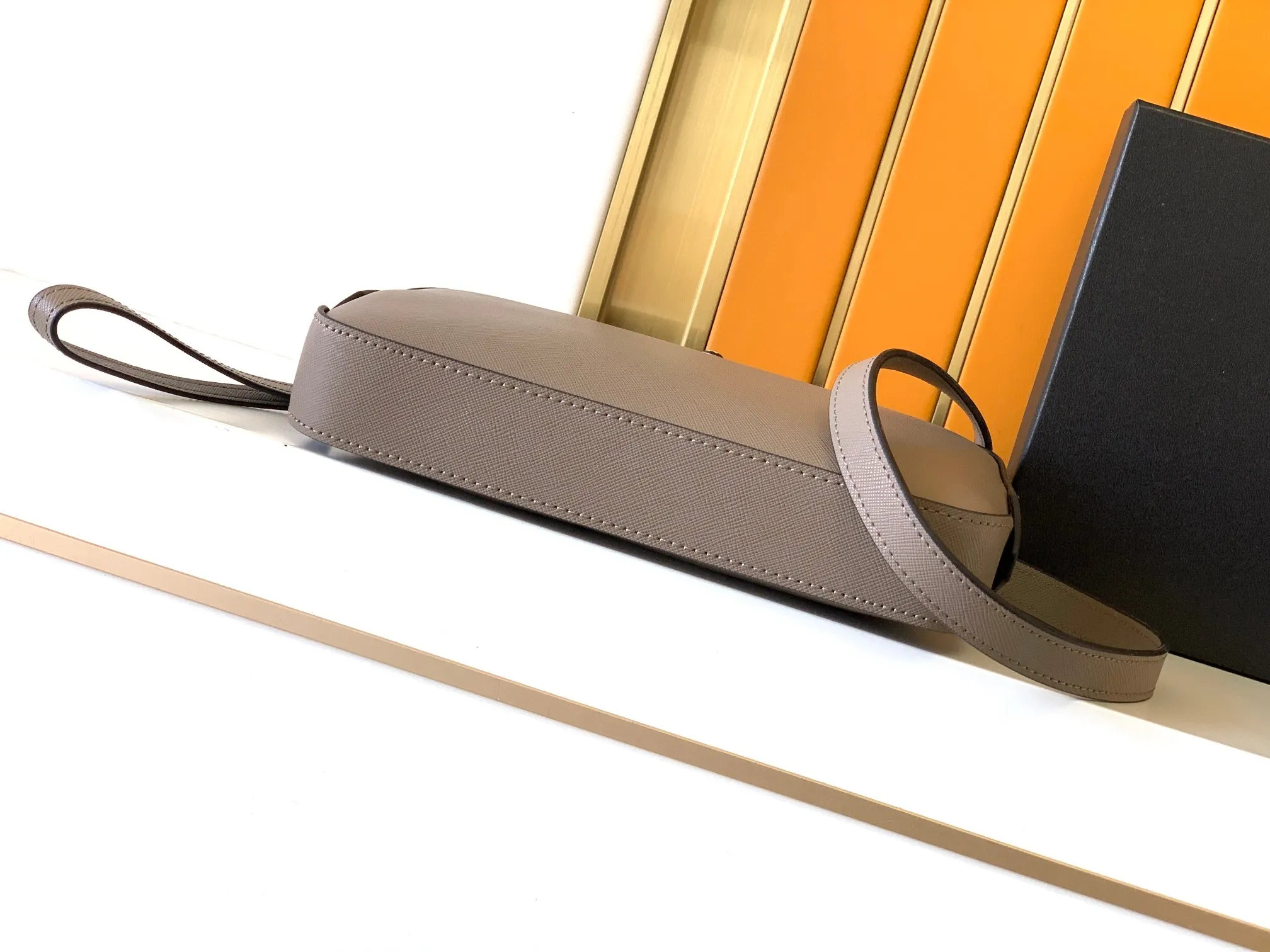 130308 Convertible Pouch Khaki view 4