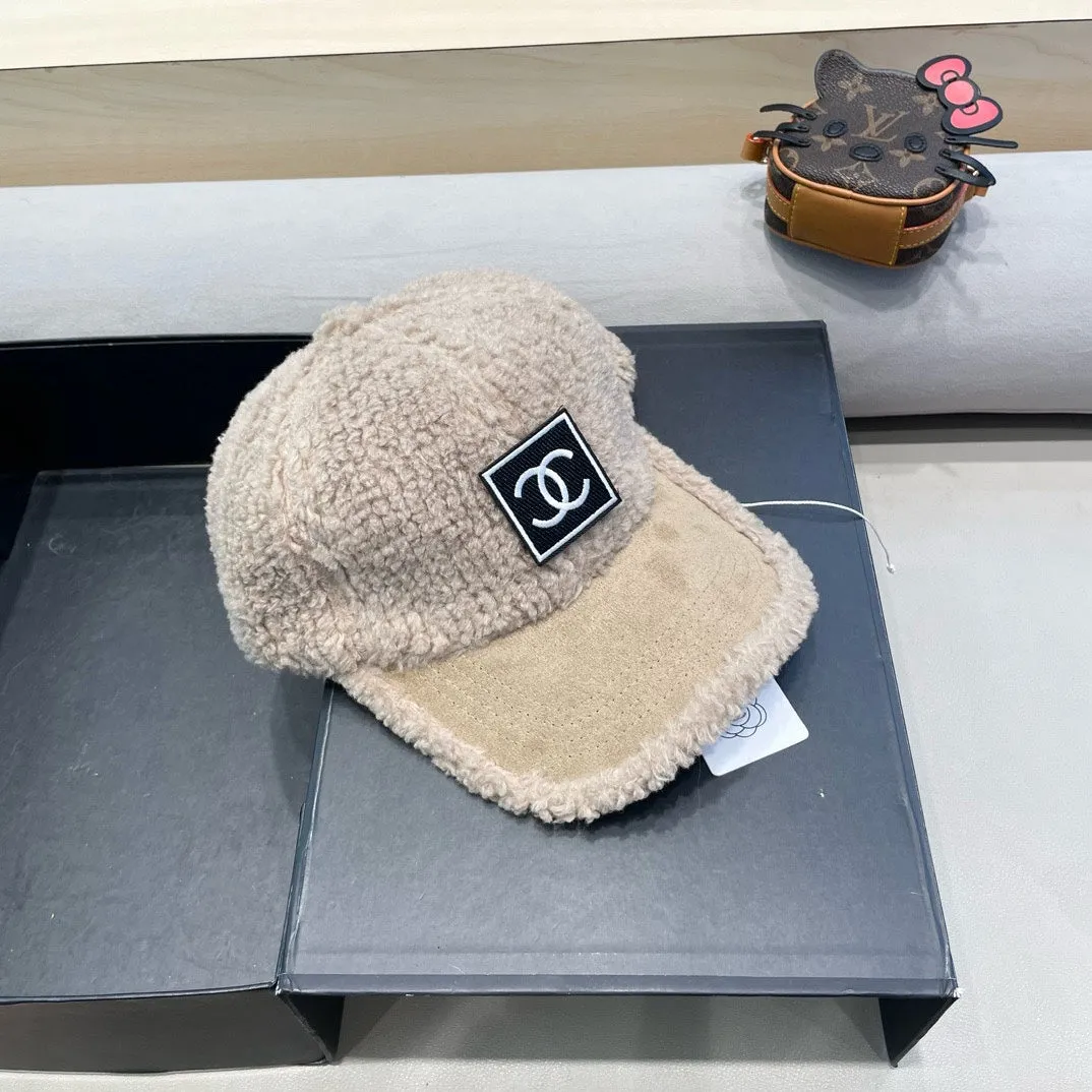 Baseball Cap In Camel Beige Shearling 422432 - Main View