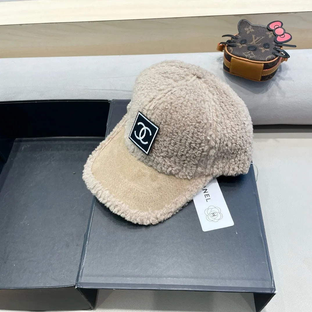 Baseball Cap In Camel Beige Shearling 422432 view 2