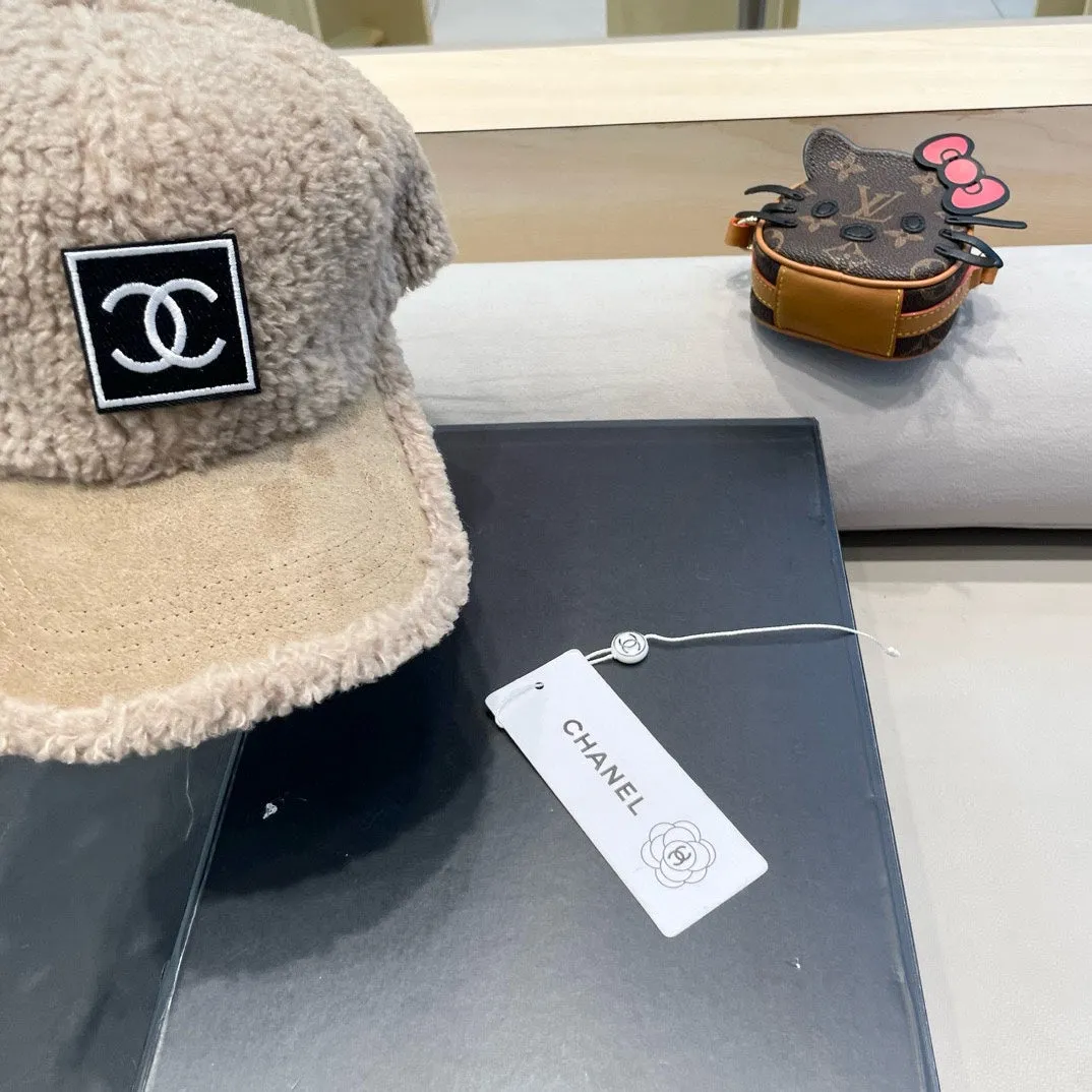 Baseball Cap In Camel Beige Shearling 422432 view 4