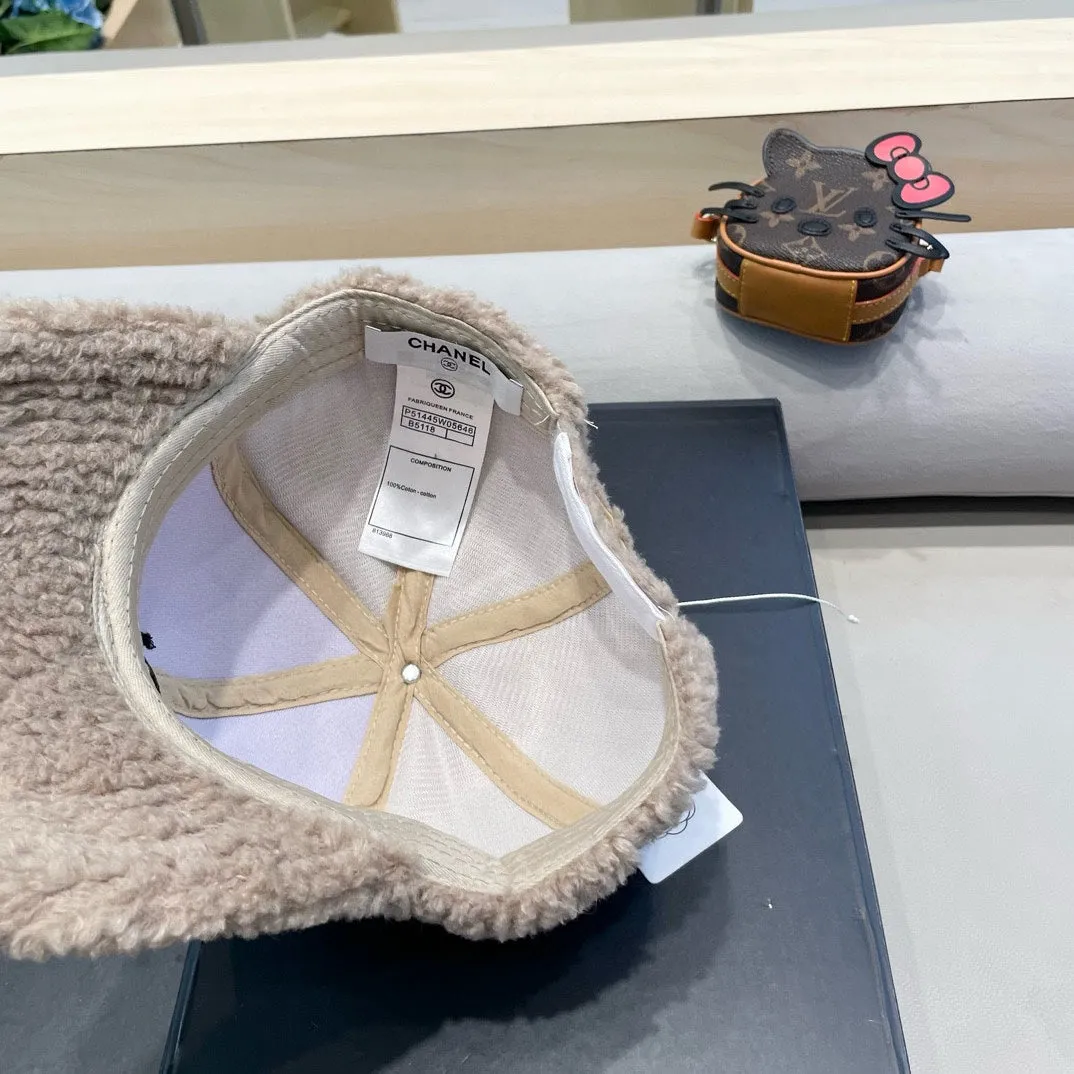 Baseball Cap In Camel Beige Shearling 422432 view 6