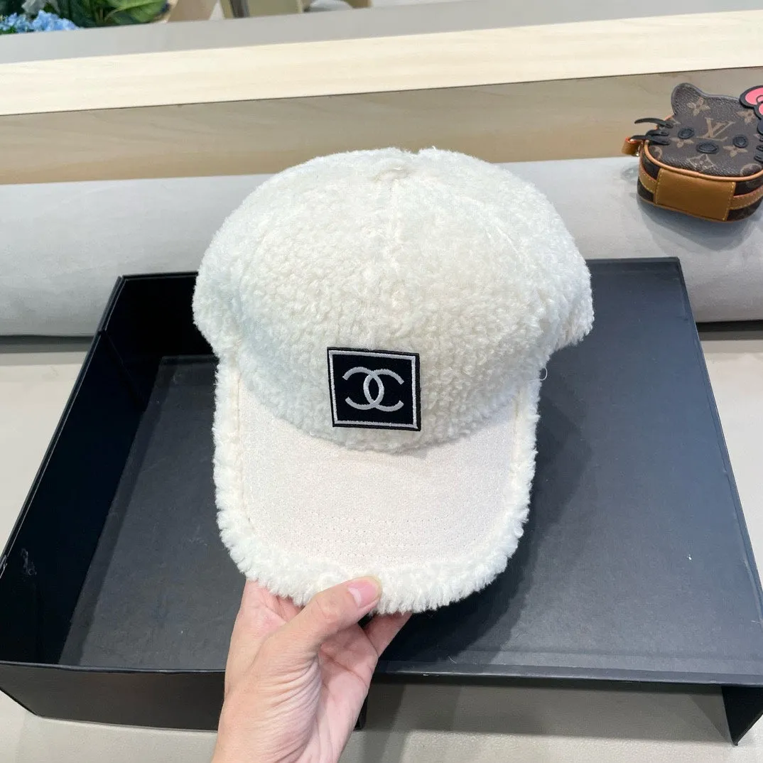 Baseball Cap In White Shearling 422434 view 2