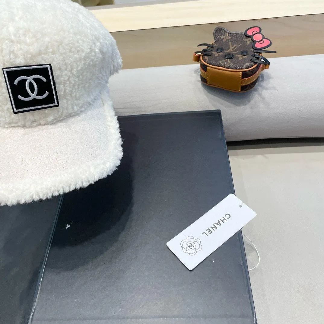 Baseball Cap In White Shearling 422434 view 4