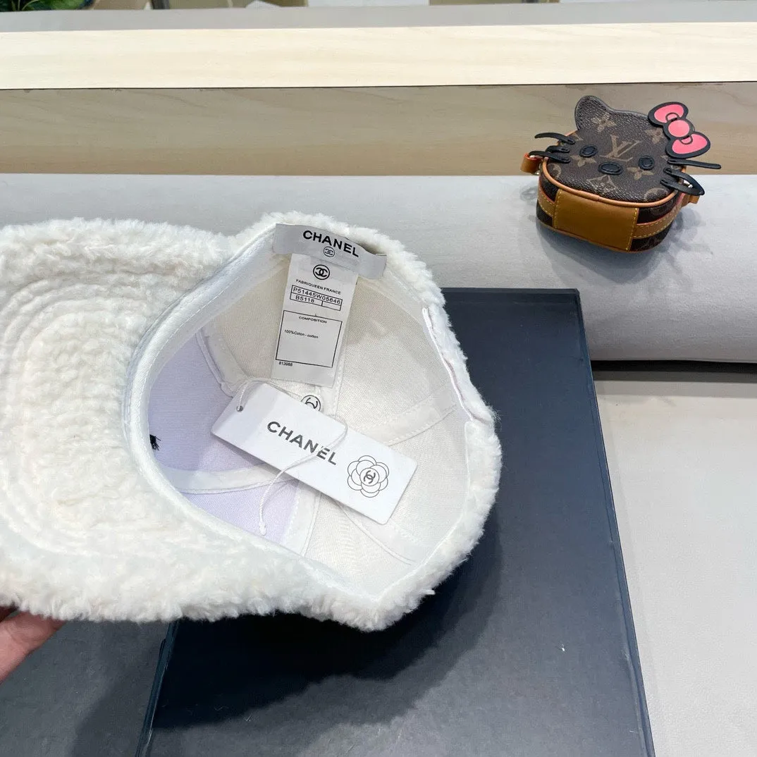 Baseball Cap In White Shearling 422434 view 6