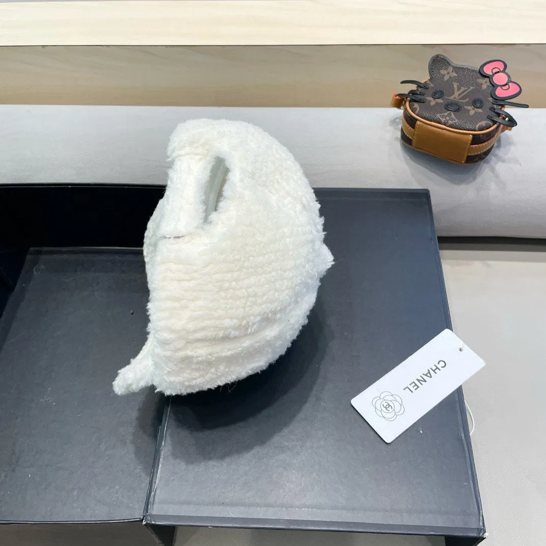 Baseball Cap In White Shearling 422434 view 7