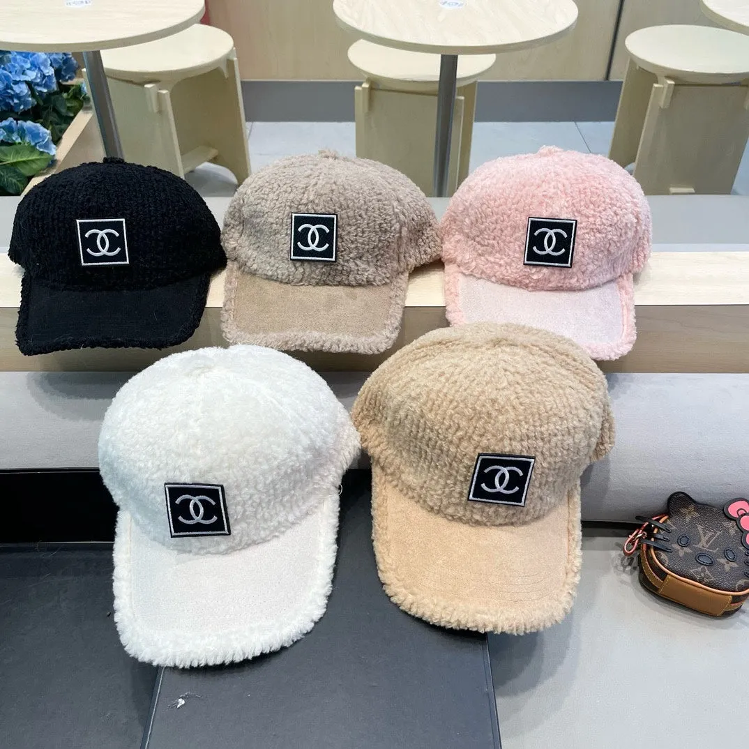 Baseball Cap In White Shearling 422434 view 8