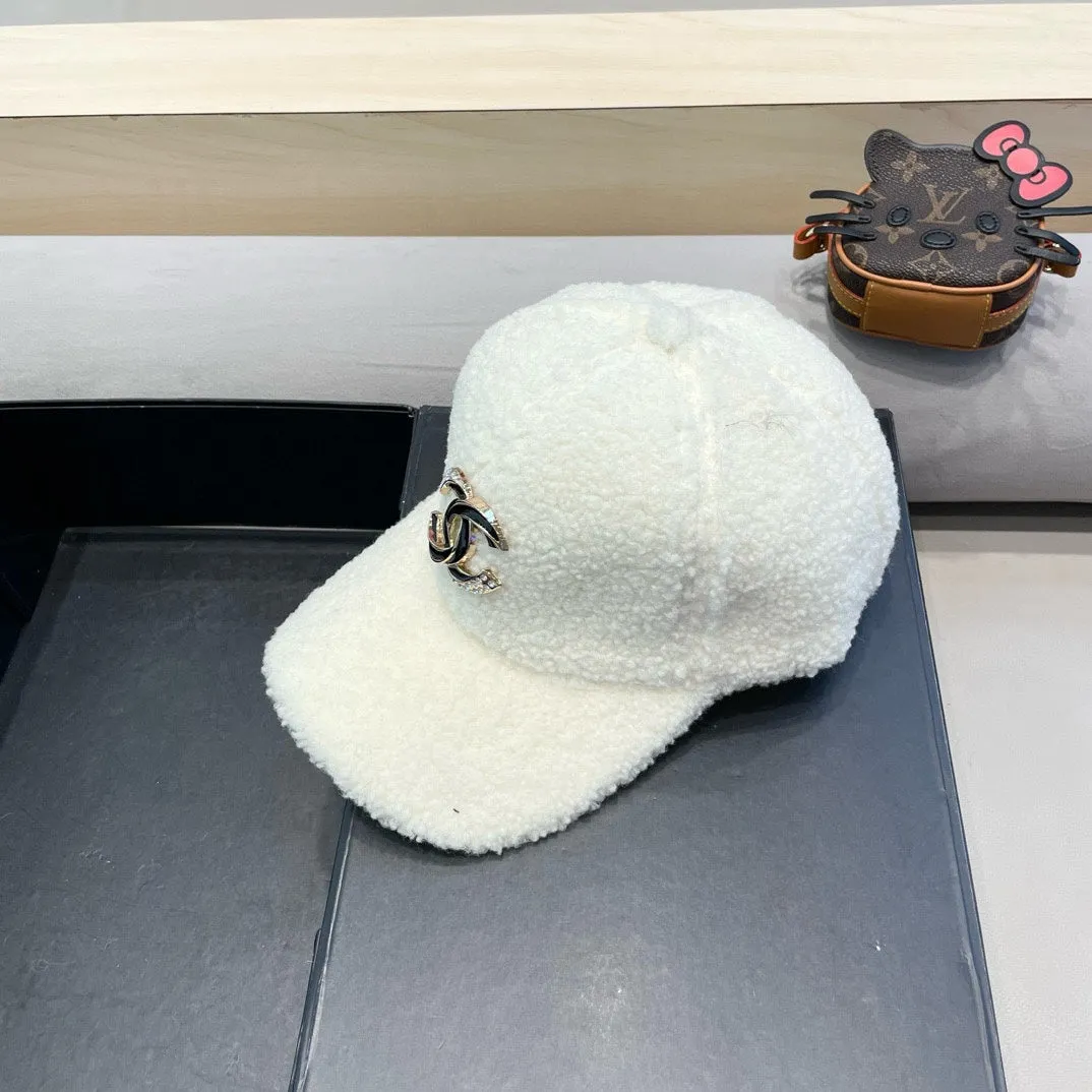 Baseball Hat In White Lamb Fur 424251 view 2