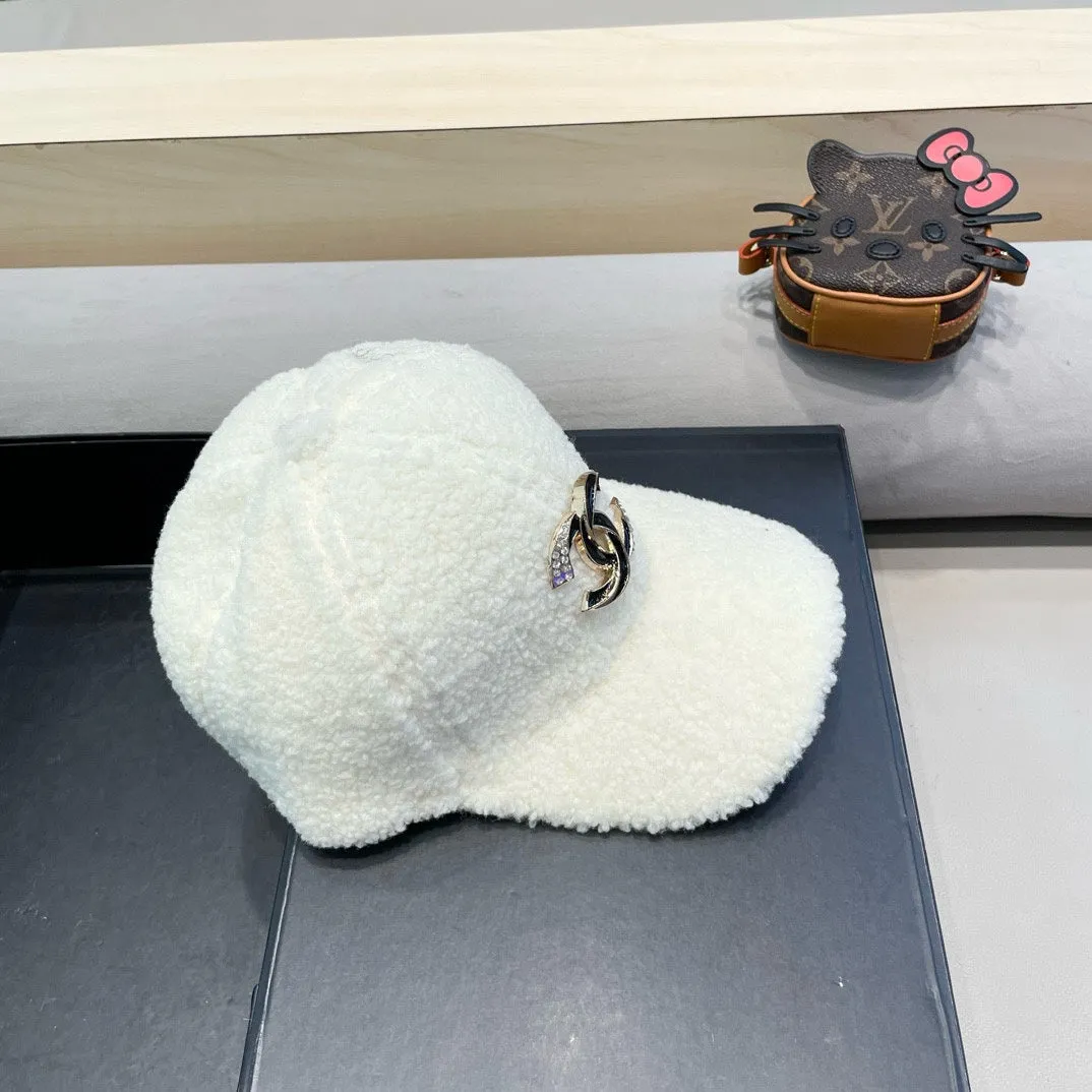 Baseball Hat In White Lamb Fur 424251 view 3