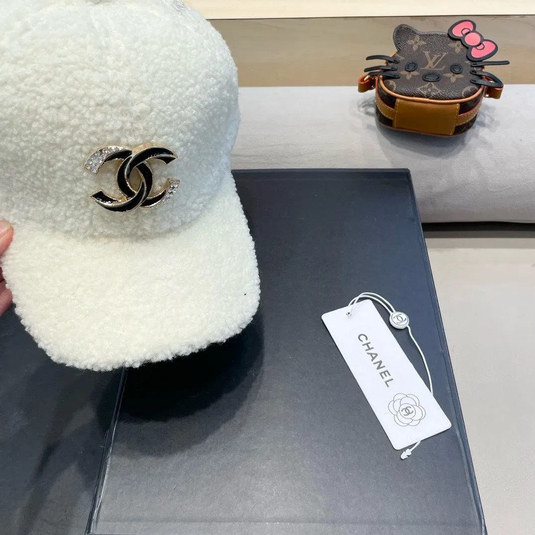 Baseball Hat In White Lamb Fur 424251 view 5