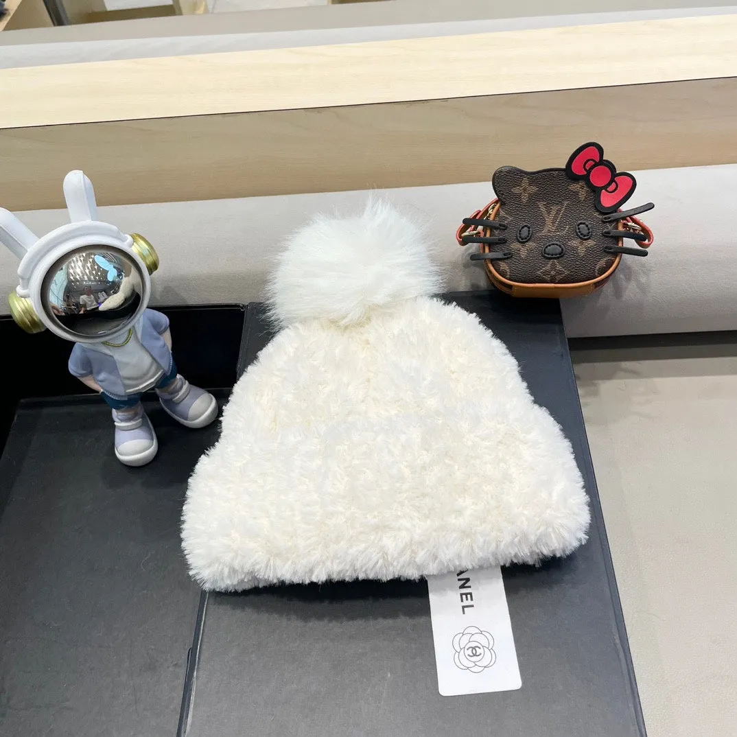Beanie Hat In White Solf Fleece 419714 view 4