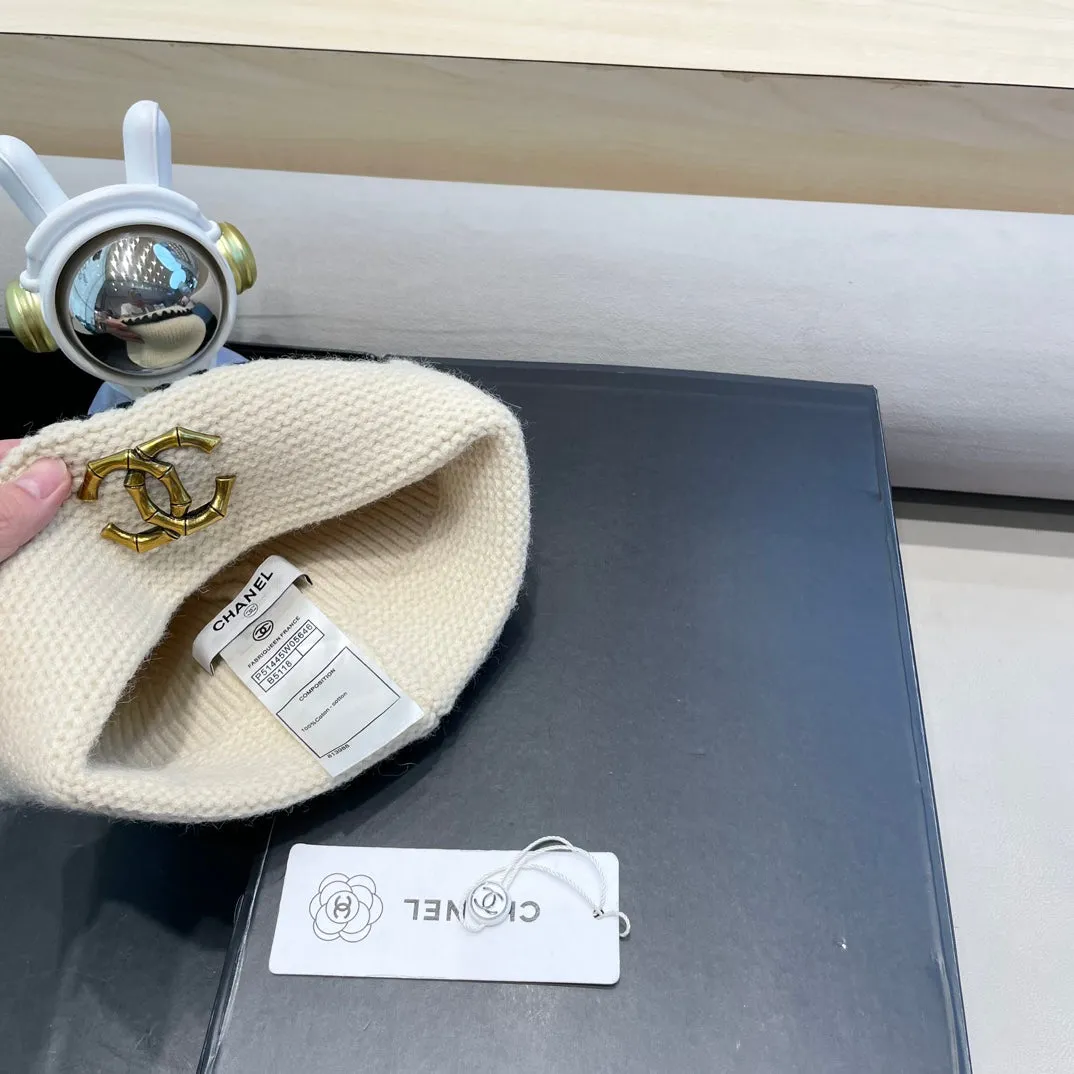 Beanie Hat In White Wool 419782 view 6