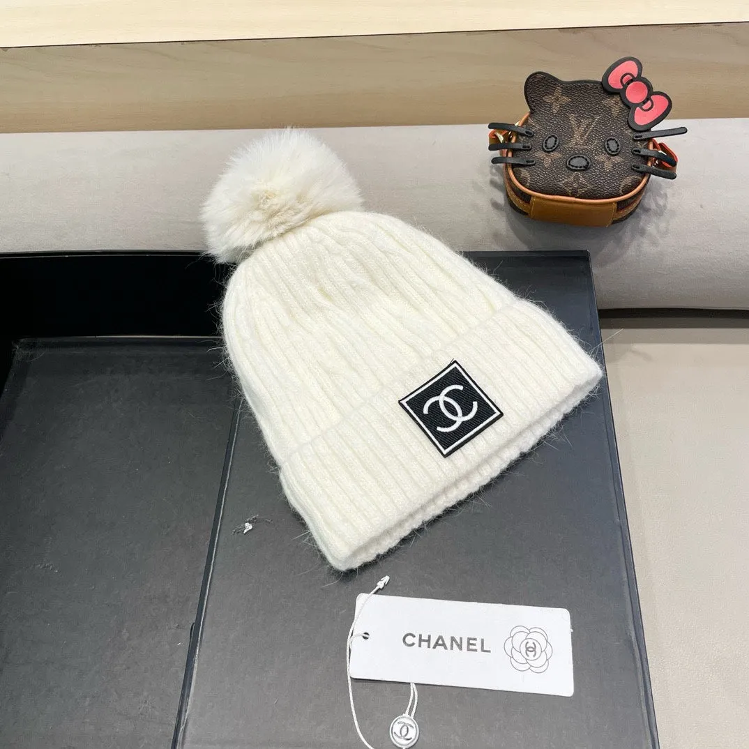 Beanie Hat In White Wool 422176 view 3