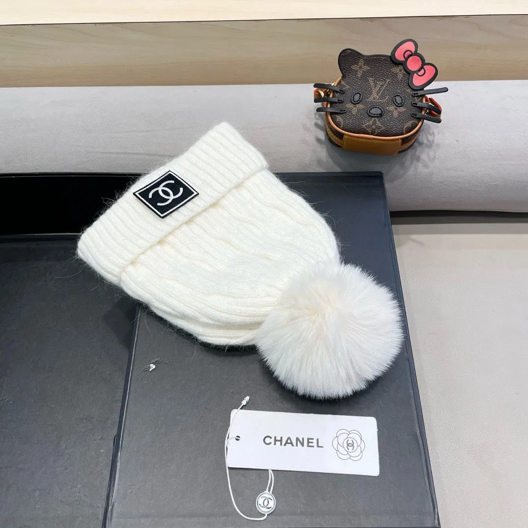 Beanie Hat In White Wool 422176 view 4
