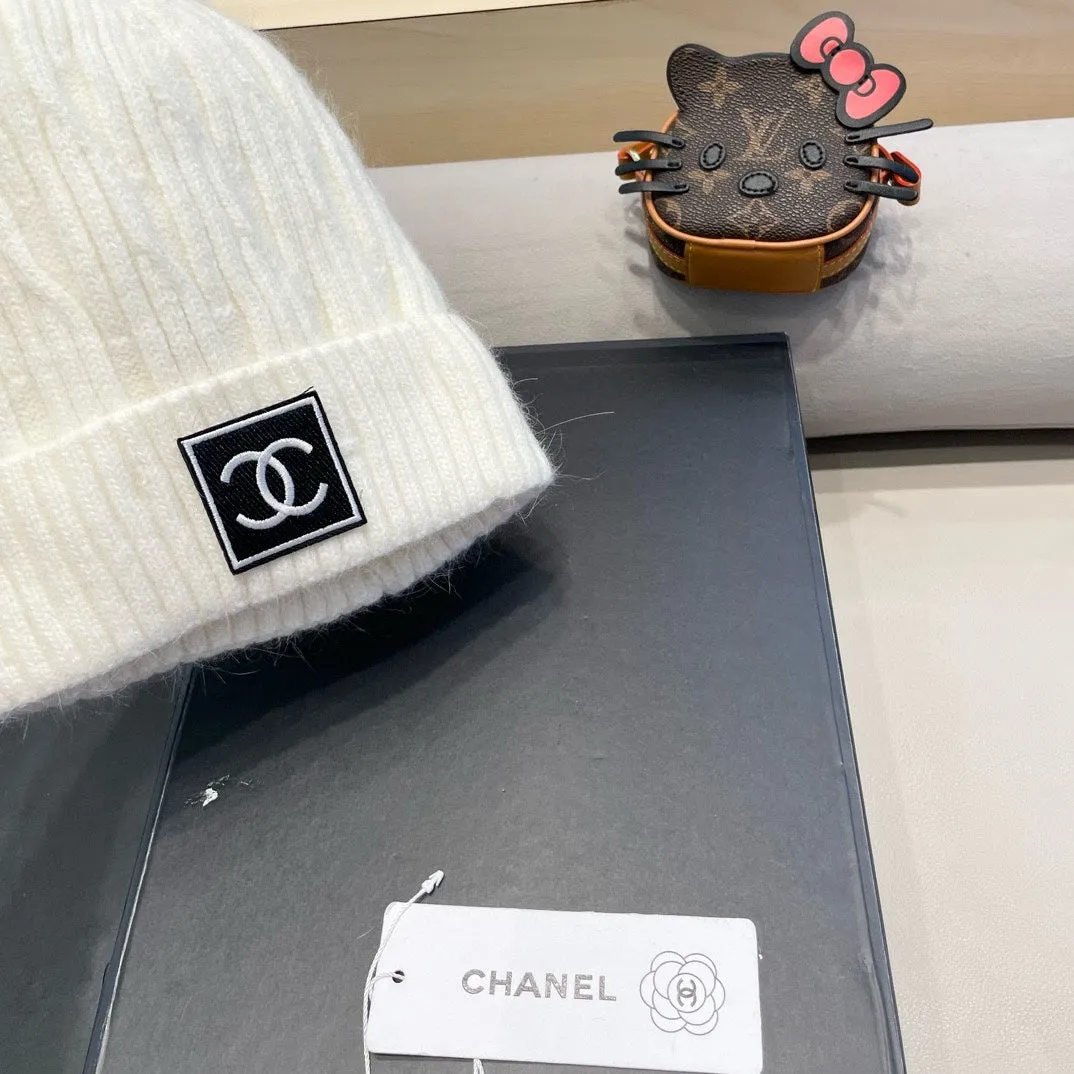 Beanie Hat In White Wool 422176 view 6