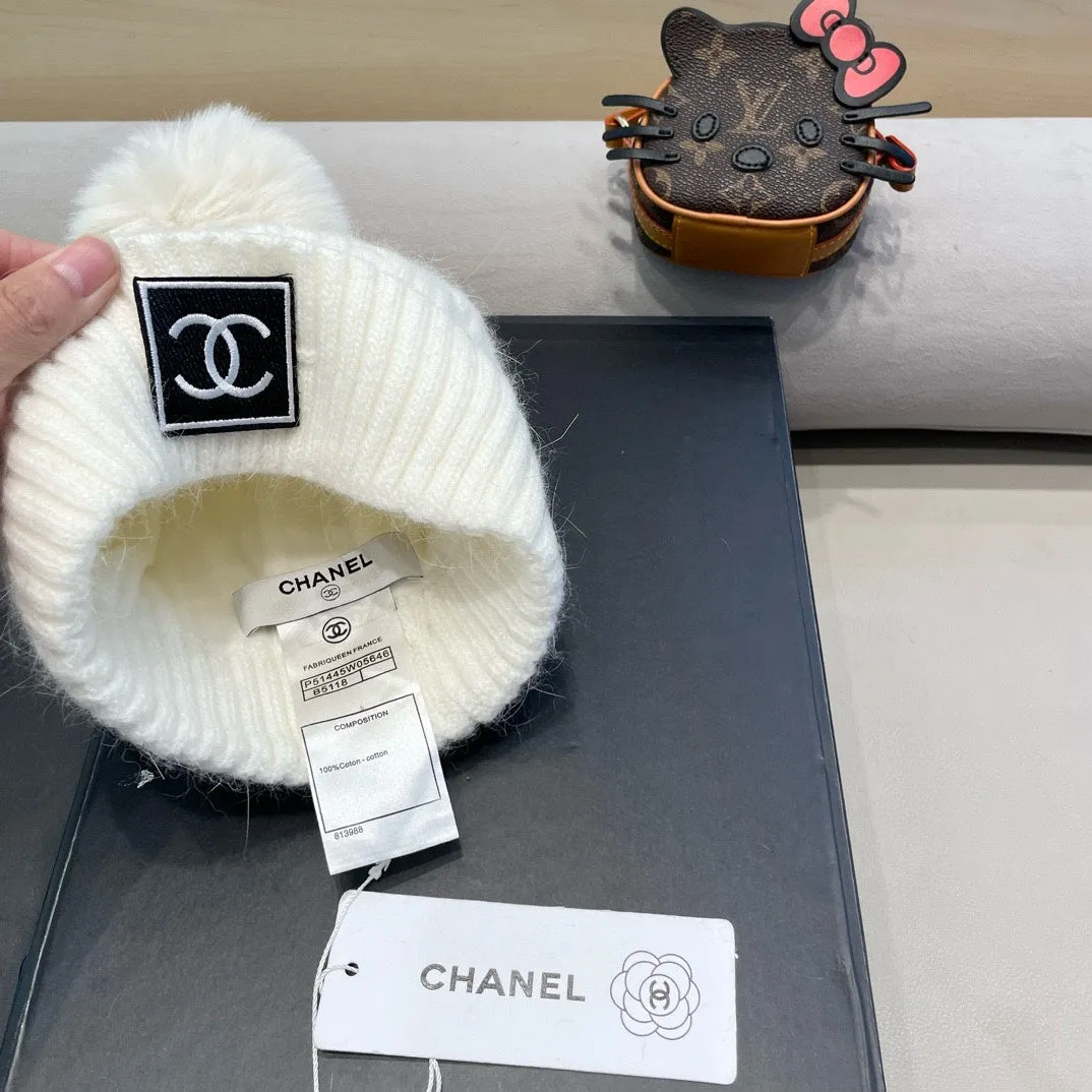 Beanie Hat In White Wool 422176 view 7