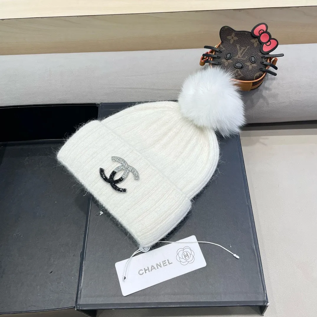 Beanie Hat In White Wool 426233 view 3