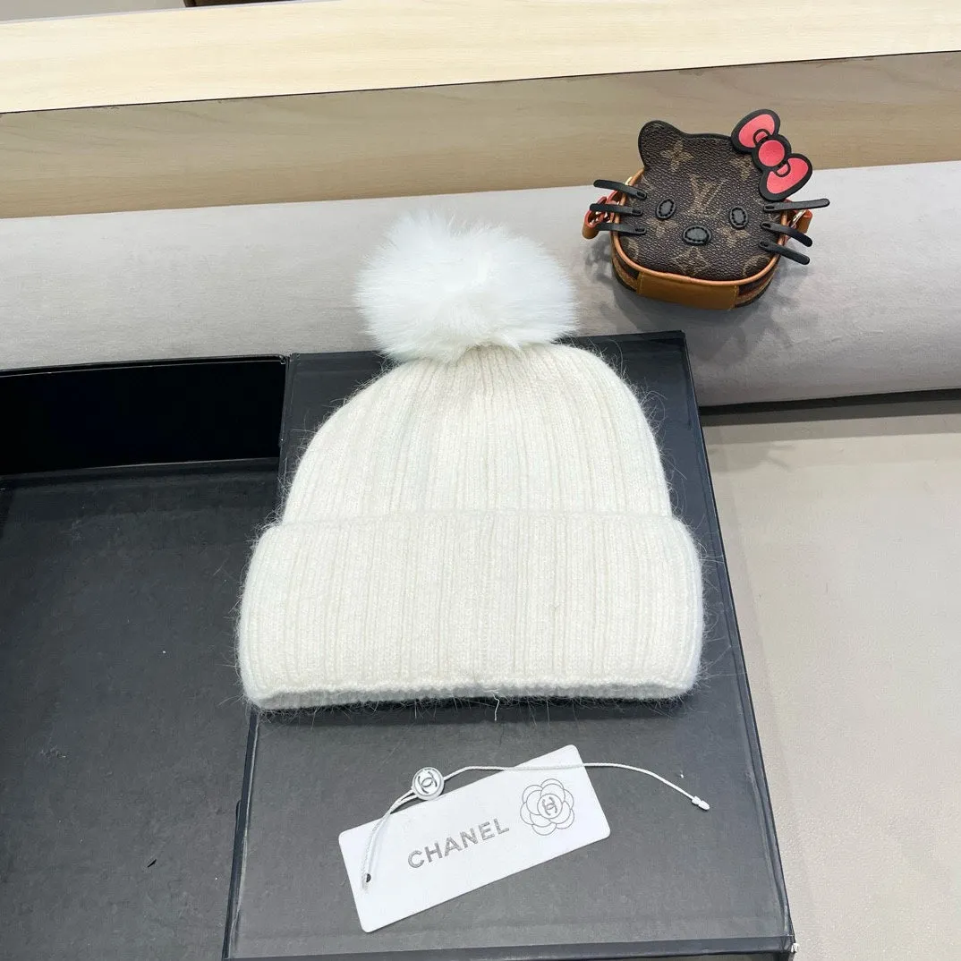 Beanie Hat In White Wool 426233 view 4