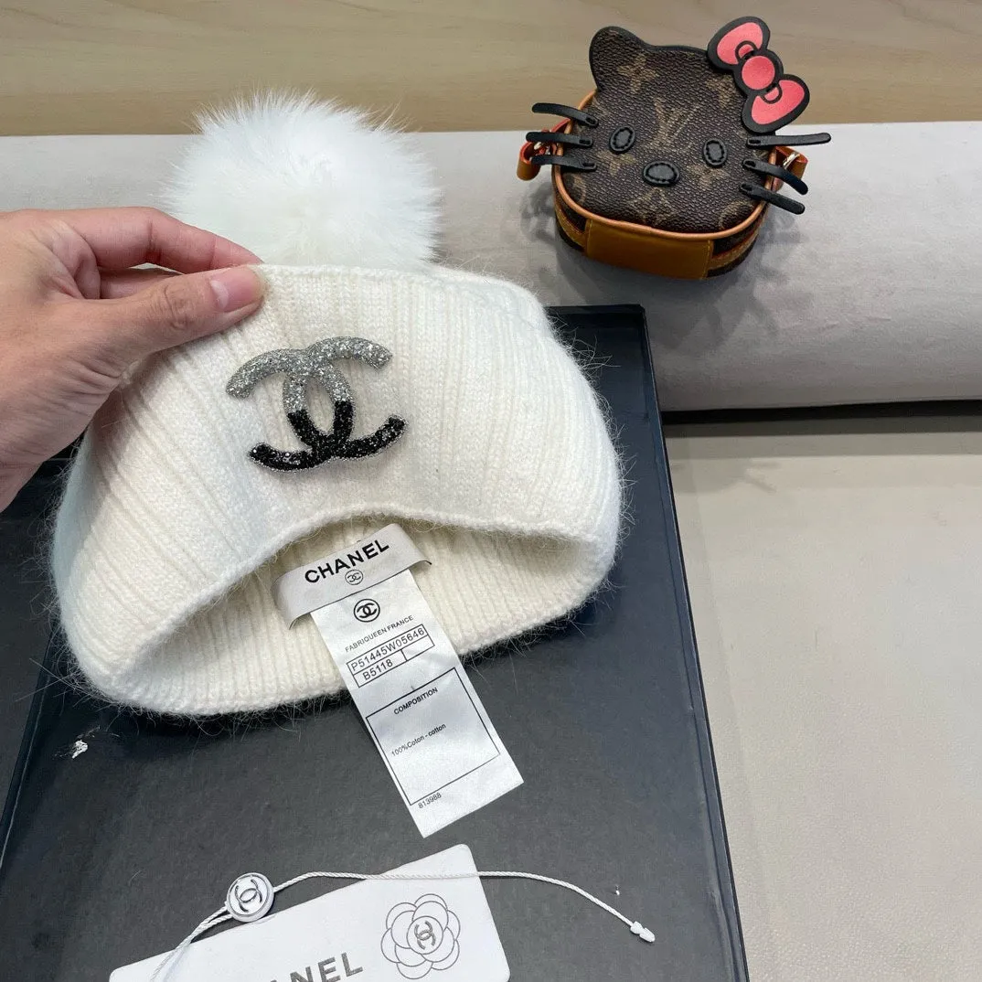 Beanie Hat In White Wool 426233 view 6