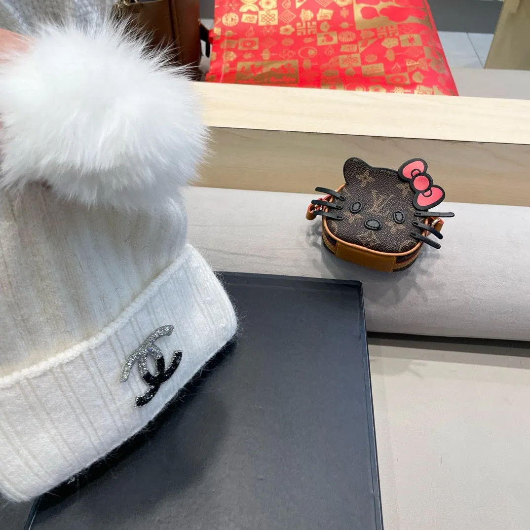 Beanie Hat In White Wool 426233 view 7