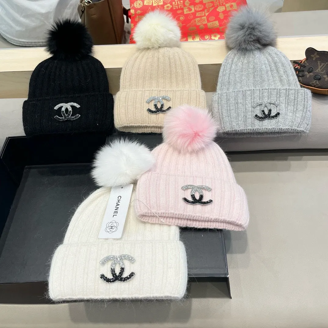 Beanie Hat In White Wool 426233 view 8