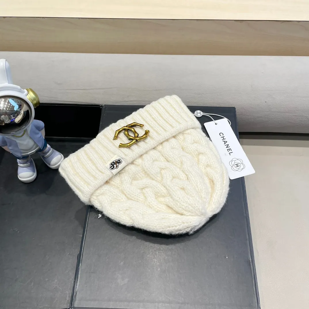 Beanie Hat In White Wool 431705 view 2