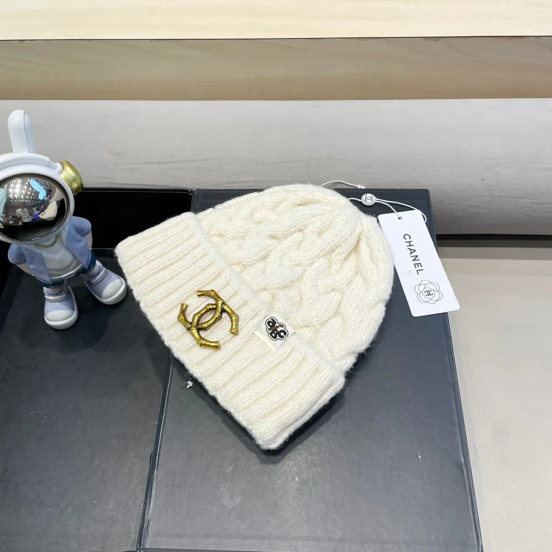 Beanie Hat In White Wool 431705 view 3