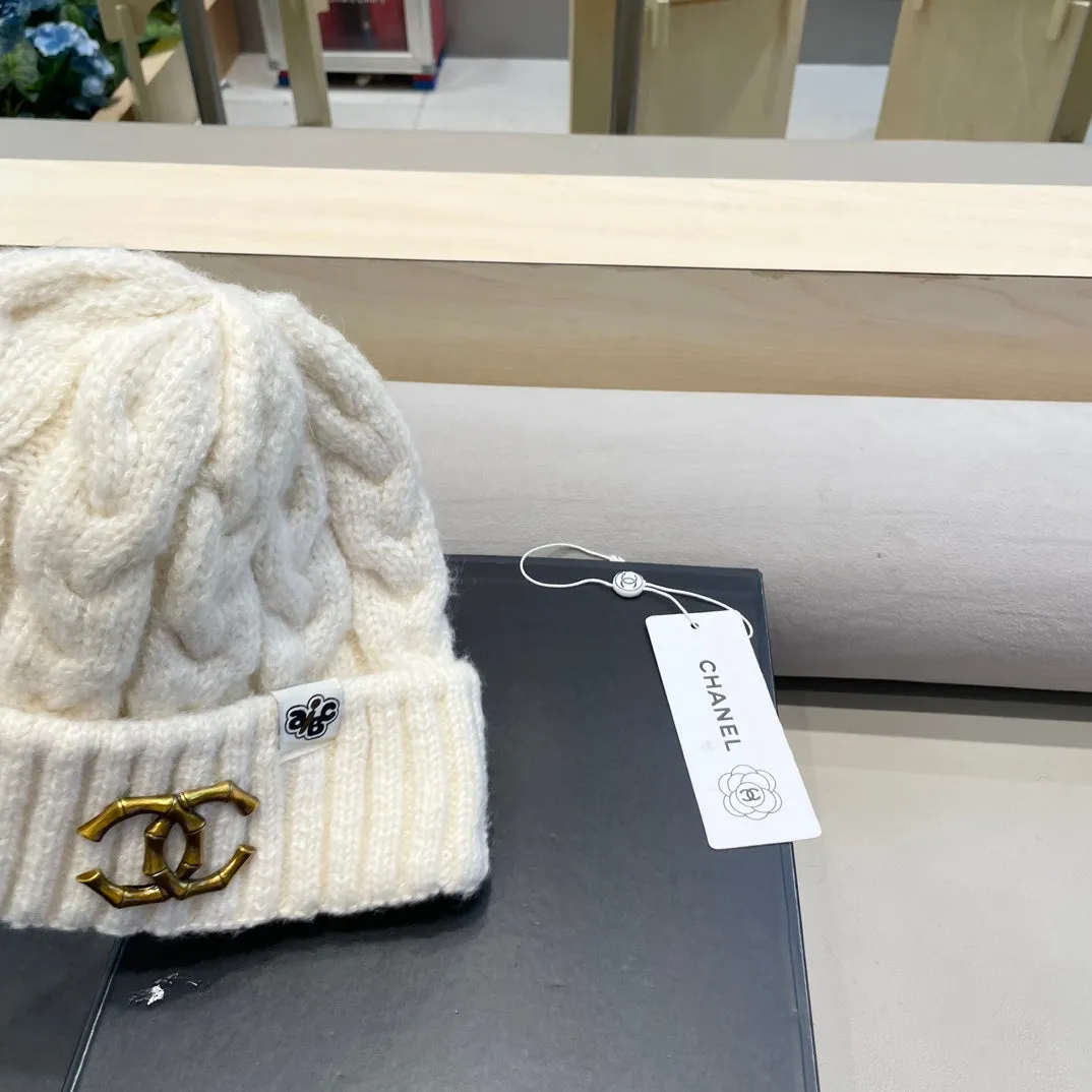 Beanie Hat In White Wool 431705 view 6