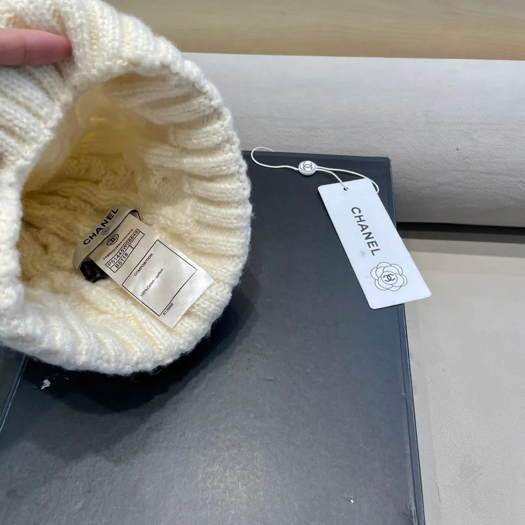 Beanie Hat In White Wool 431705 view 7