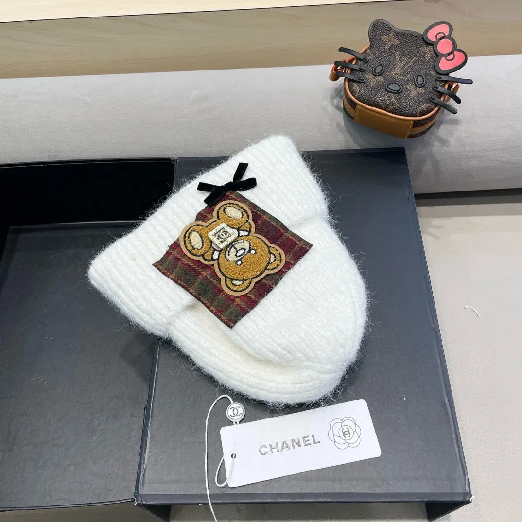 Beanie Hat In White Wool With Bow 421253 view 3