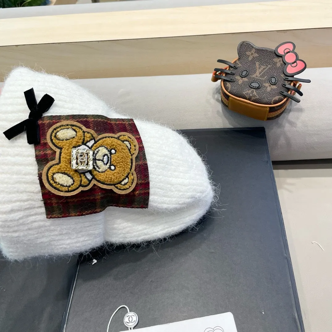 Beanie Hat In White Wool With Bow 421253 view 4
