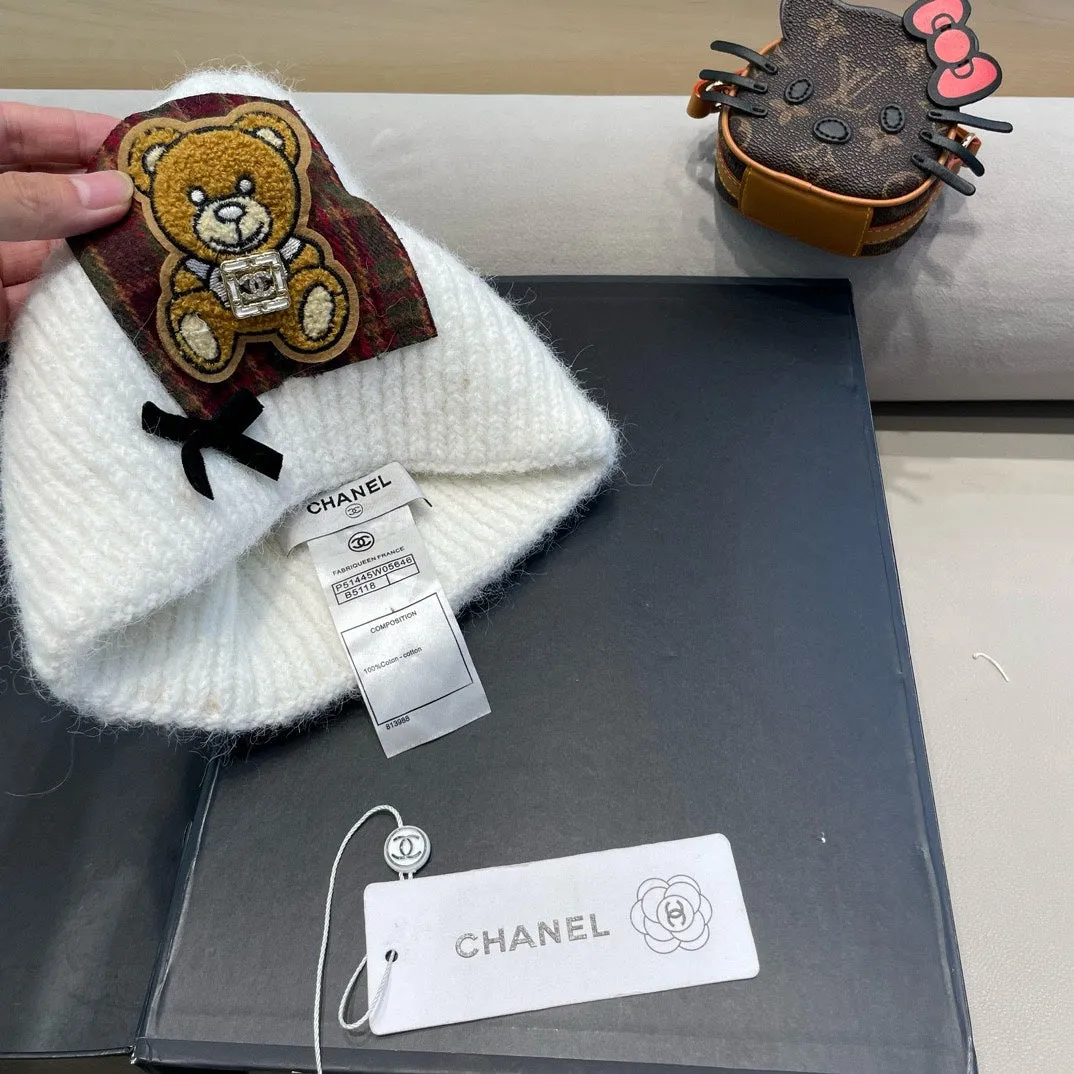 Beanie Hat In White Wool With Bow 421253 view 6