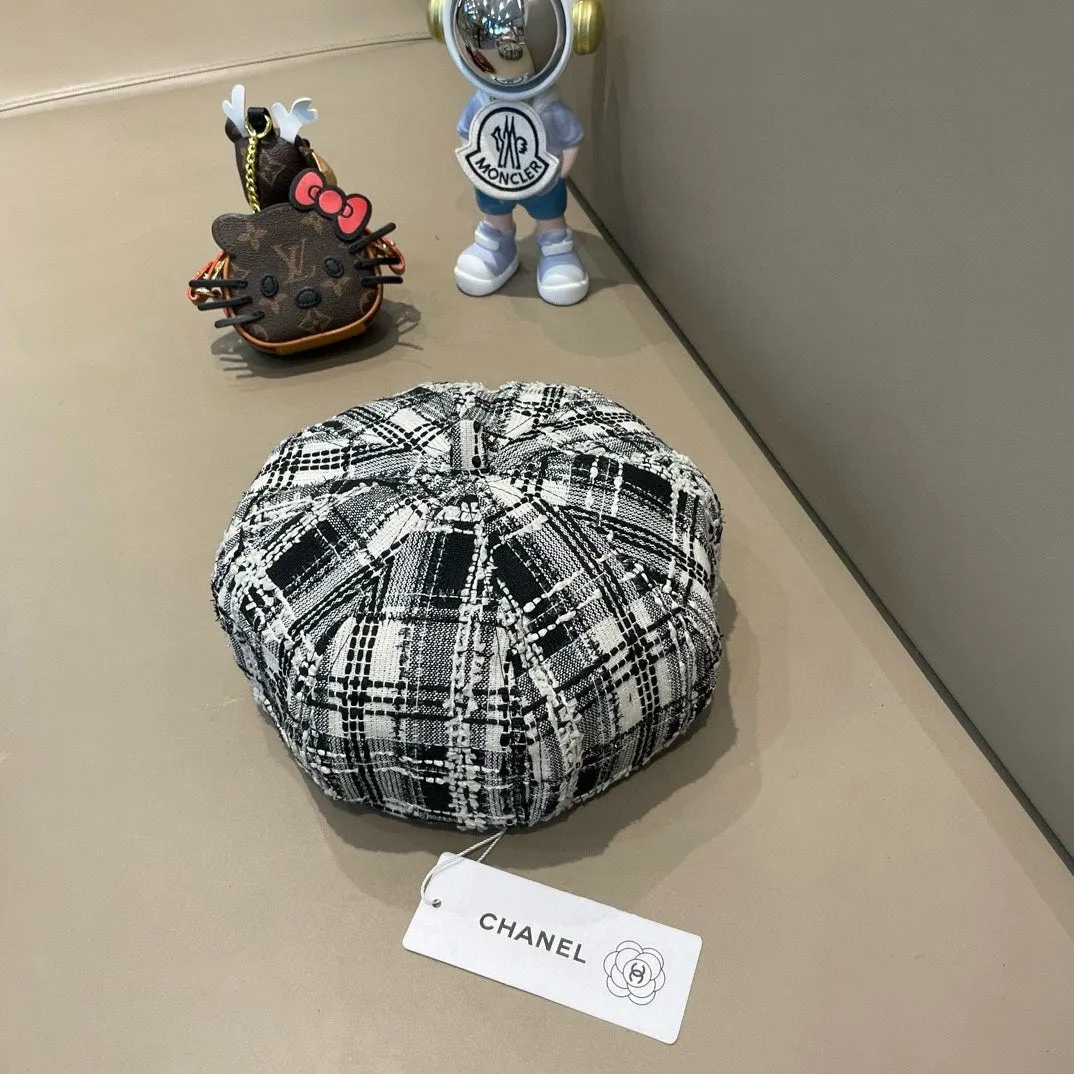 Beret Hat In Black Mix White Wool Tweed 422552 view 2
