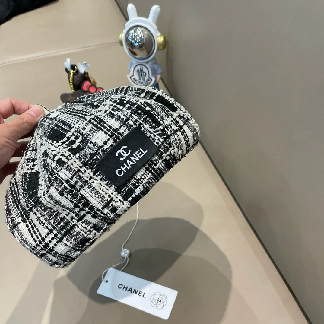 Beret Hat In Black Mix White Wool Tweed 422552 view 4