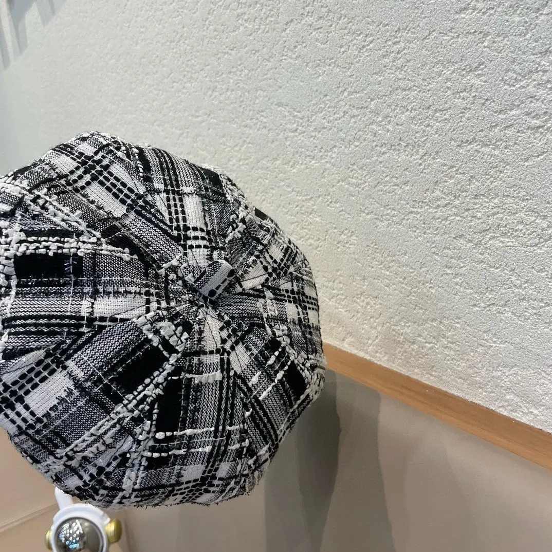 Beret Hat In Black Mix White Wool Tweed 422552 view 5