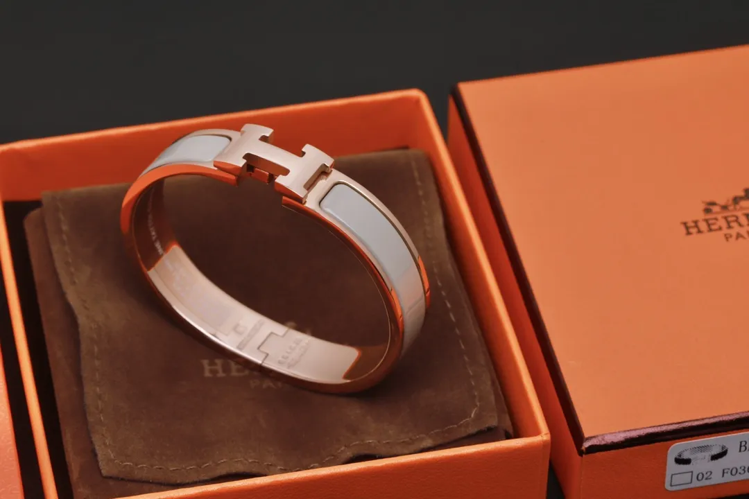 Aibou Clic Enamel Bracelet view 3
