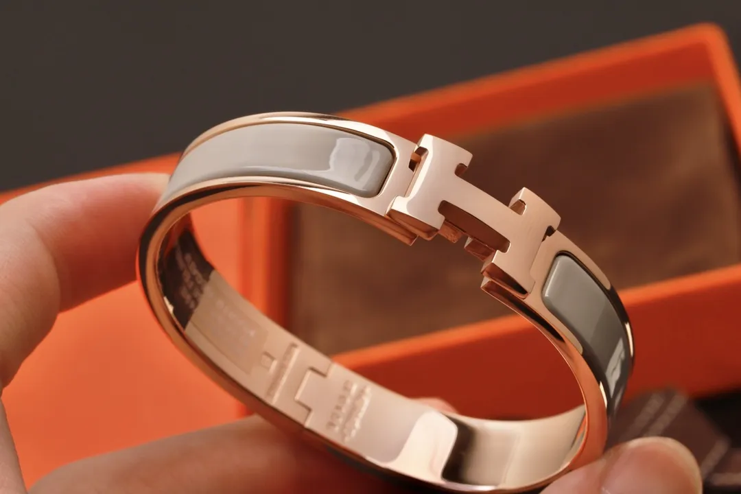 Aibou Clic Enamel Bracelet view 6