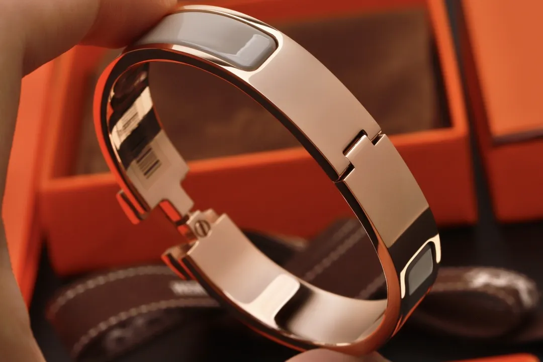Aibou Clic Enamel Bracelet view 7
