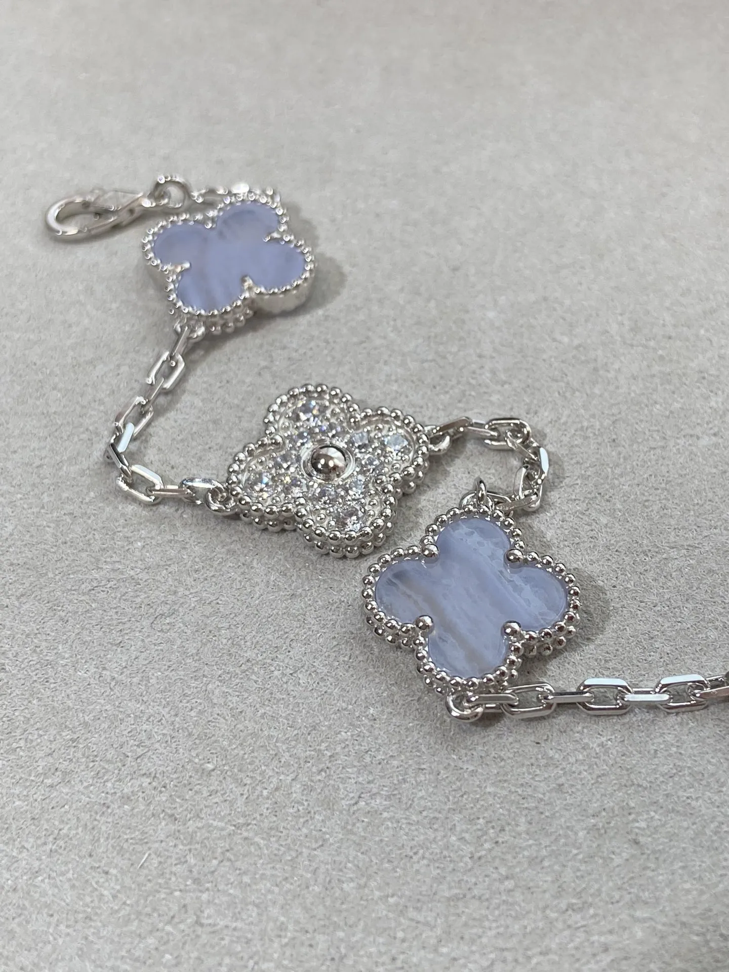Alhambra Bracelet Amethyst White Gold view 7