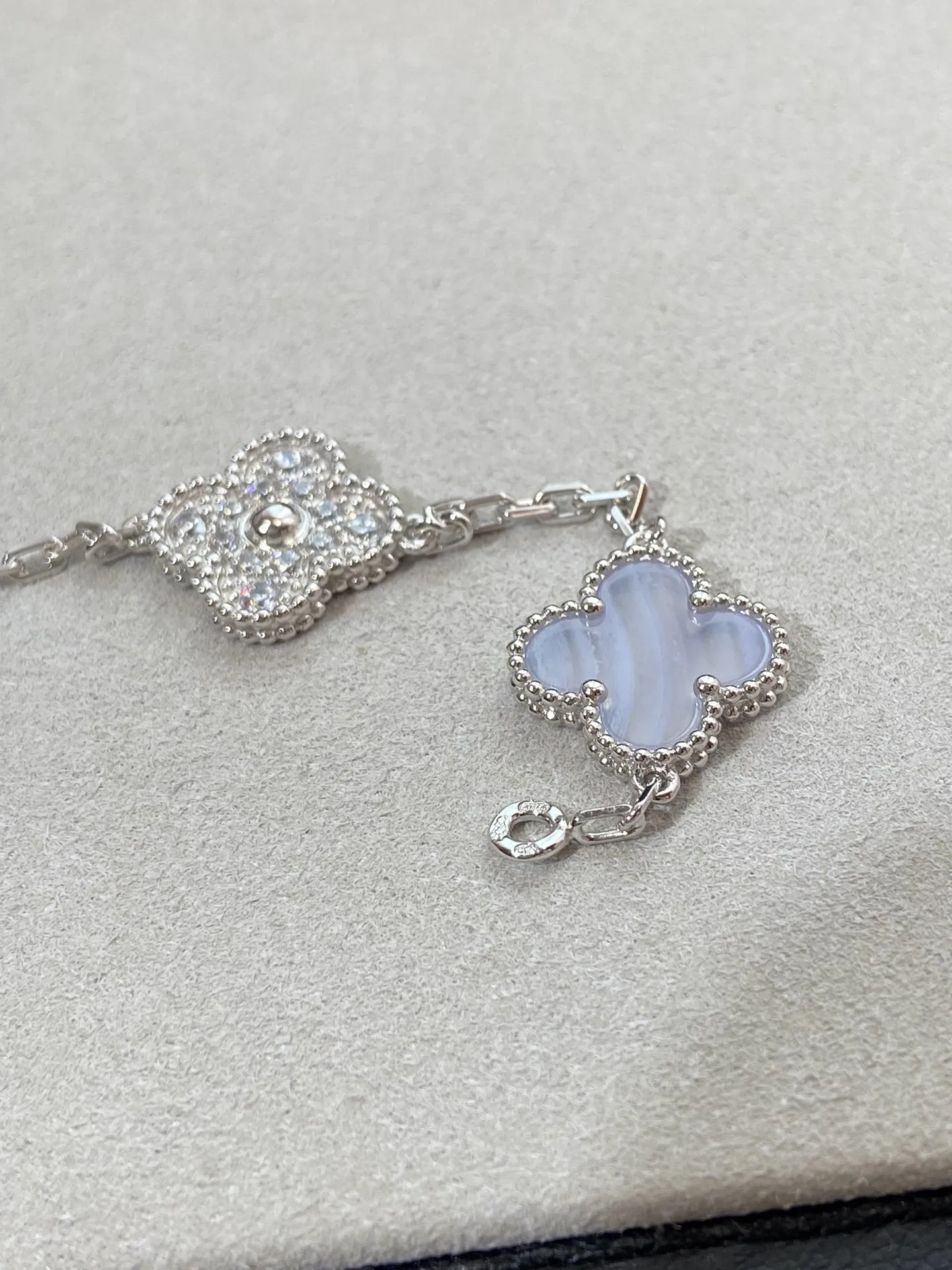 Alhambra Bracelet Amethyst White Gold view 8