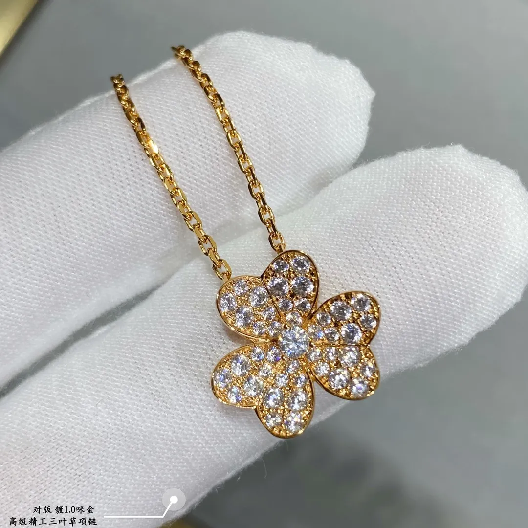 Alhambra Clover Diamond Necklace view 4