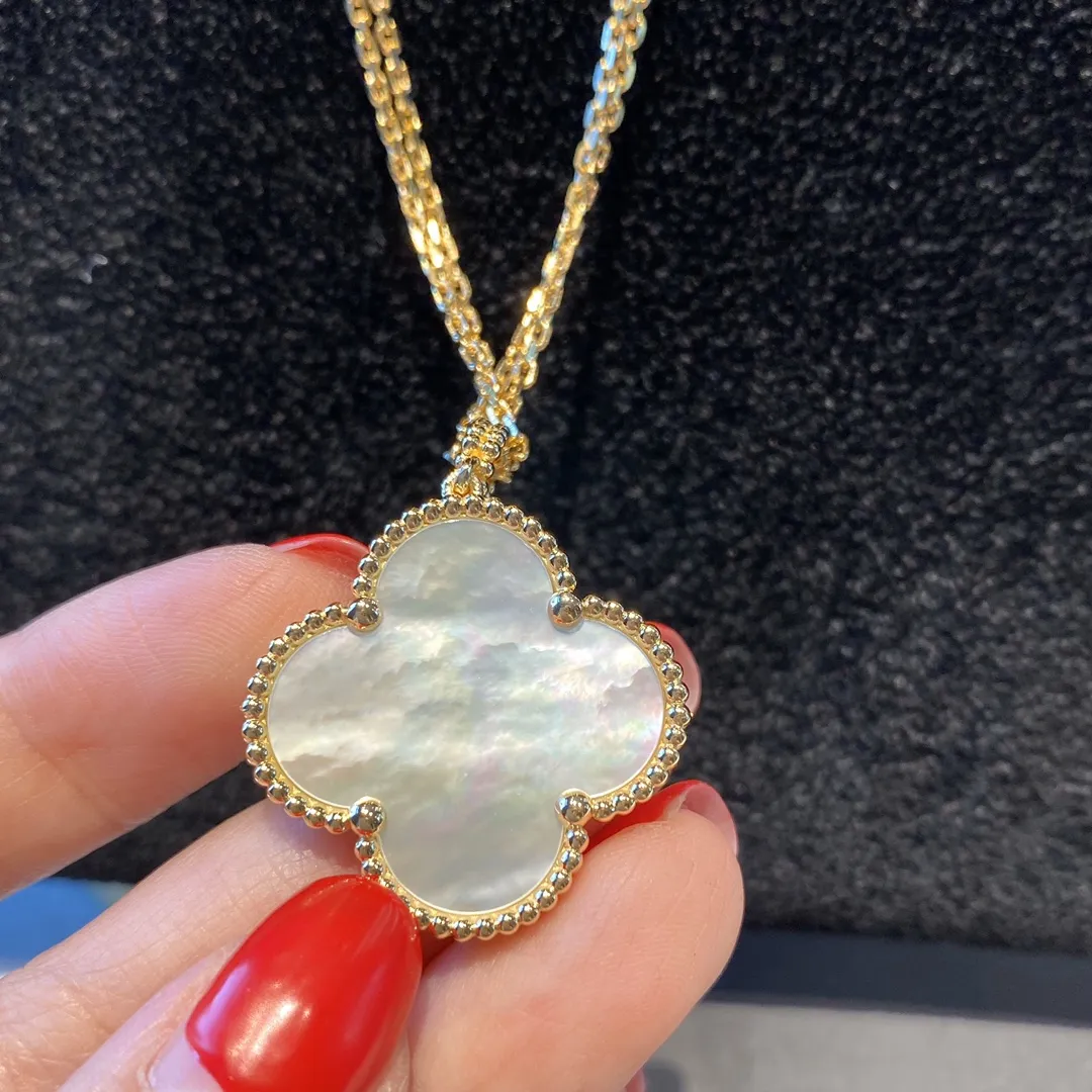 Alhambra Necklace Large White Mother-of-Pearl view 3
