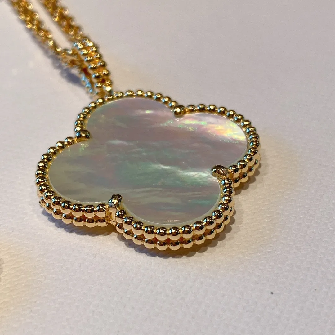 Alhambra Necklace Large White Mother-of-Pearl view 6