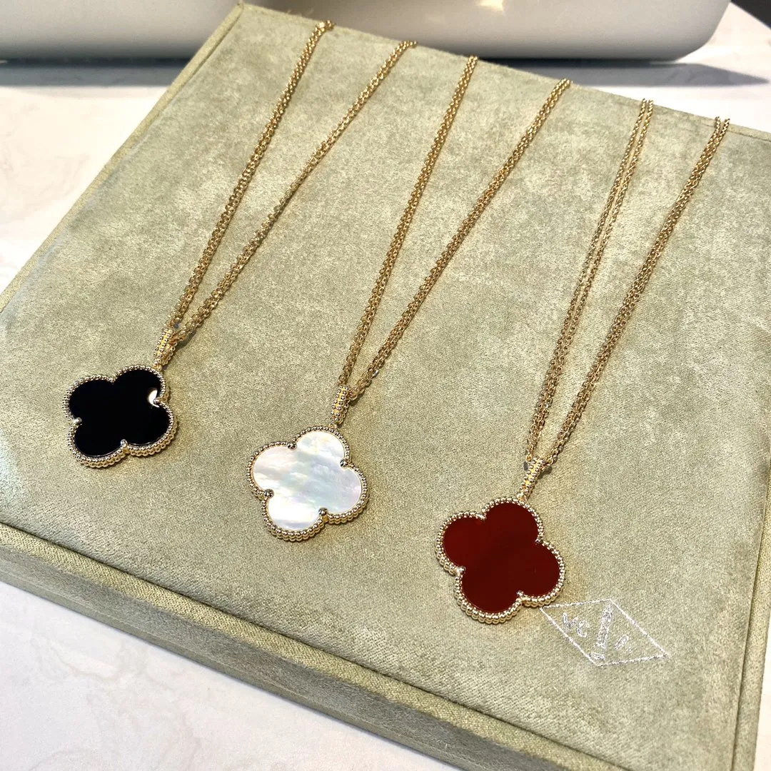 Alhambra Necklace Large White Mother-of-Pearl view 8