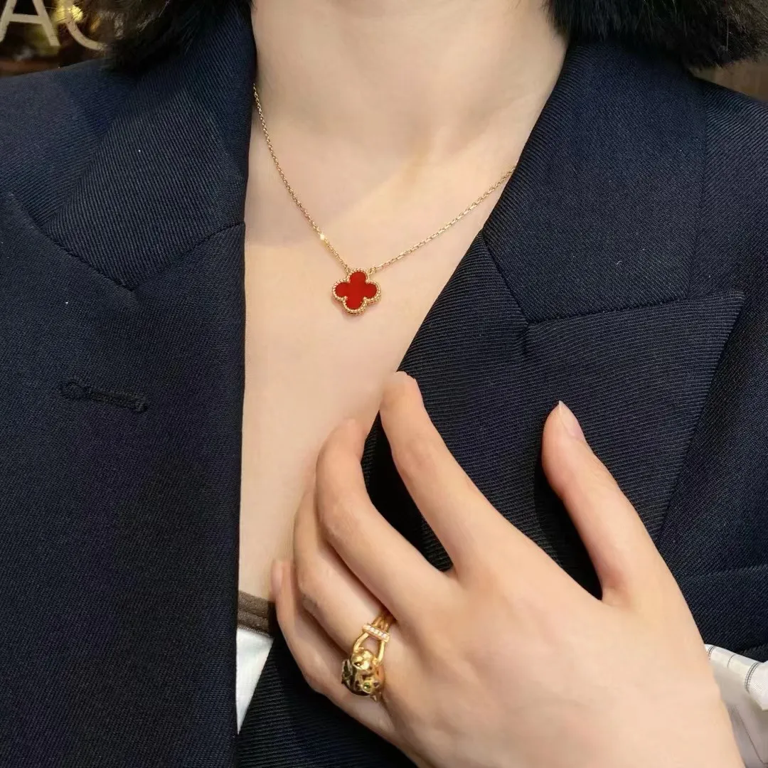 Alhambra Necklace Medium Carnelian view 4