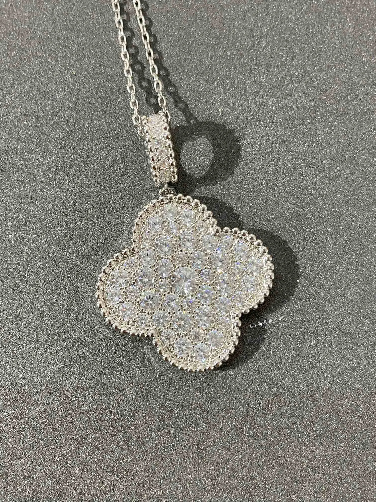 Alhambra Sweater Necklace Large view 3