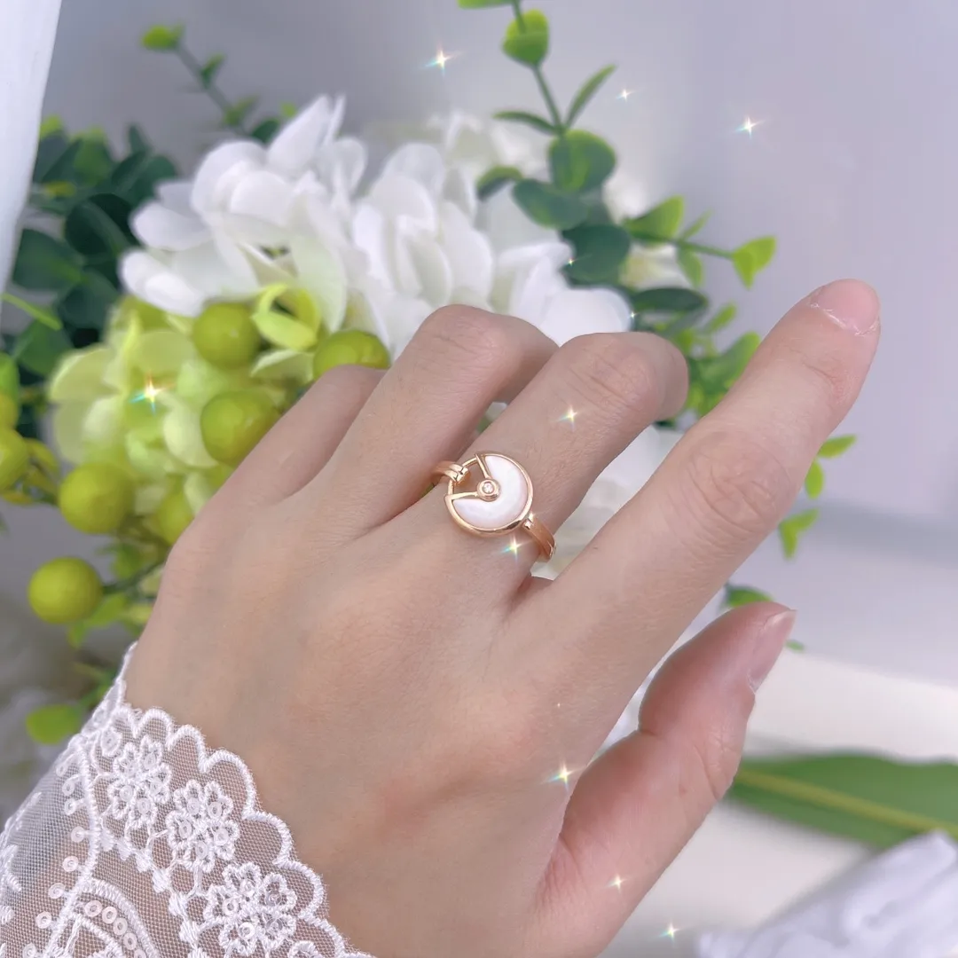 Amulet Ring White Mother-of-Pearl view 3