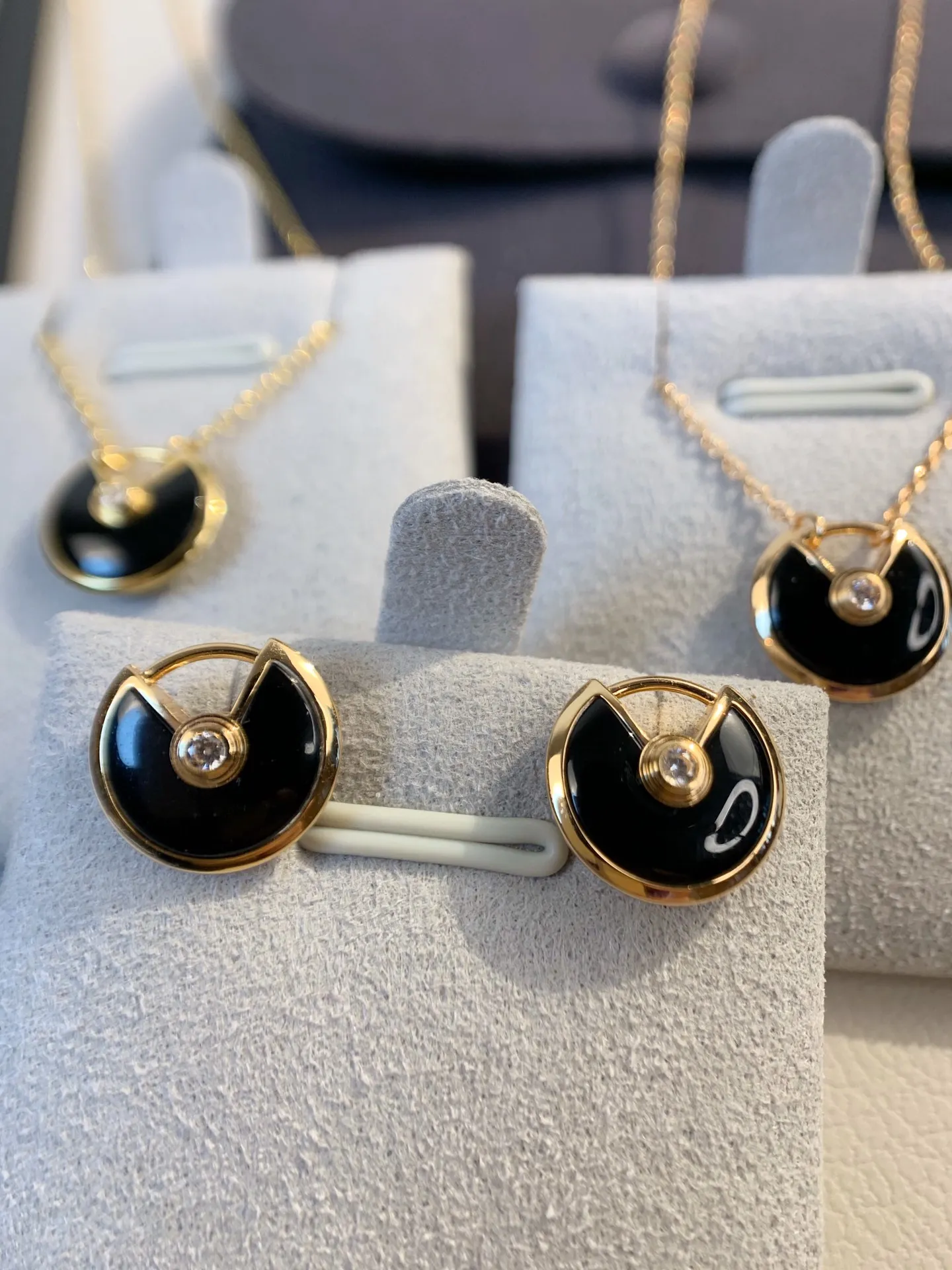 Amulette Earrings [acb3d8] view 3