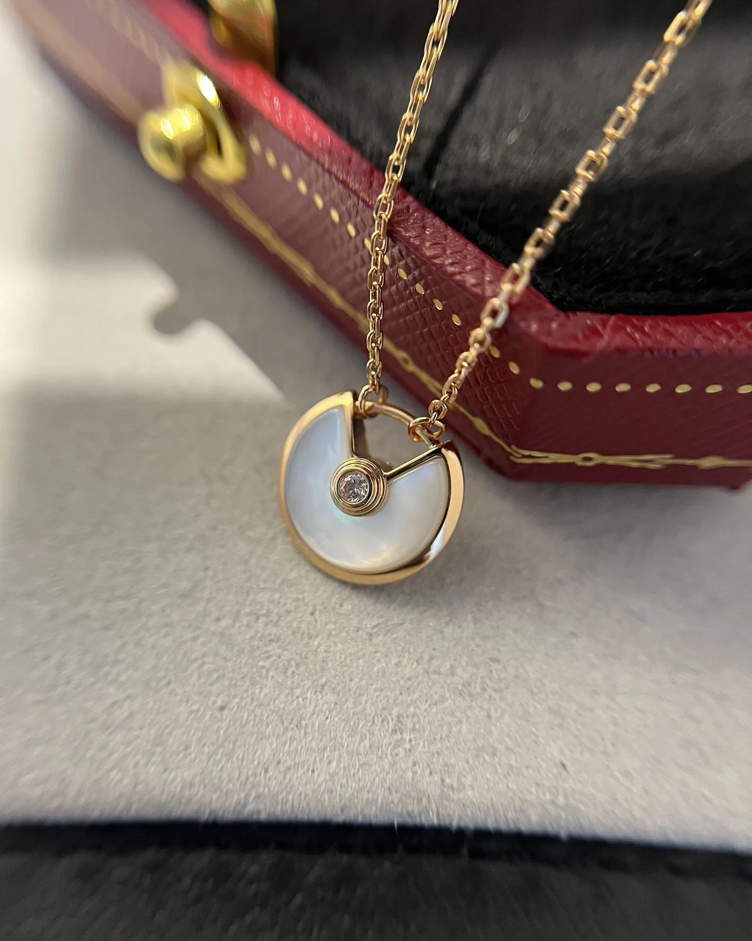 Amulette Necklace Mini Mother-of-Pearl view 4